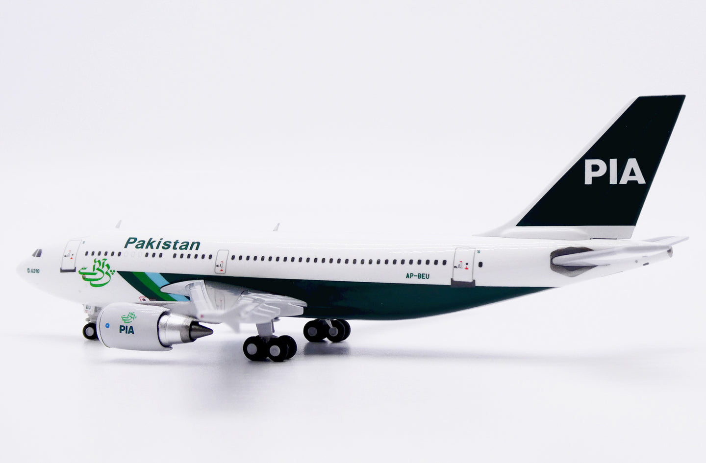 JC WINGS A310-300 PAKISTAN INTERNATIONAL (PIA) REG: AP-BEU