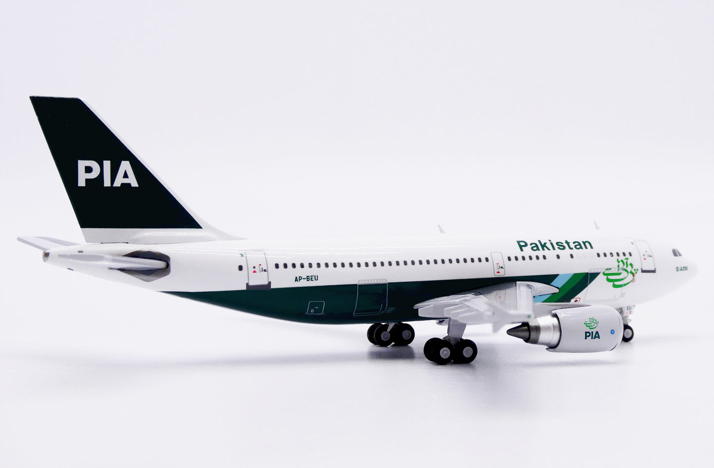 JC WINGS A310-300 PAKISTAN INTERNATIONAL (PIA) REG: AP-BEU
