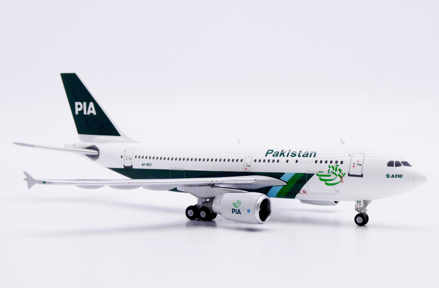 JC WINGS A310-300 PAKISTAN INTERNATIONAL (PIA) REG: AP-BEU