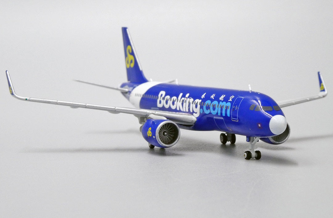 JC WINGS A320 SPRING AIRLINES "BOOKING.COM" REG: B-6902
