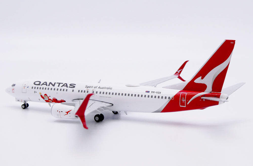 JC WINGS B737-800 QANTAS SANTA REG: VH-VZX