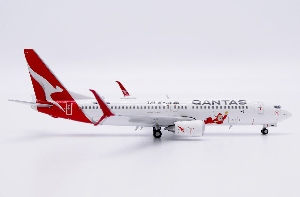 JC WINGS B737-800 QANTAS SANTA REG: VH-VZX