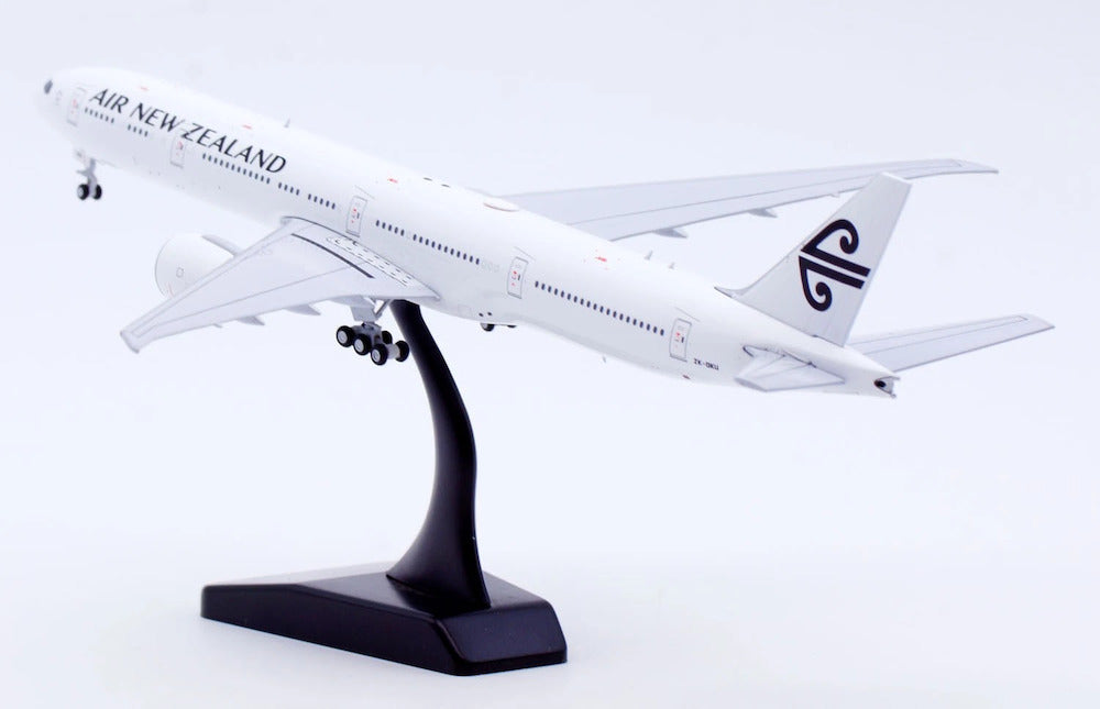 JC WINGS B777-300ER AIR NEW ZEALAND "ALL WHITE" REG: ZK-OKU