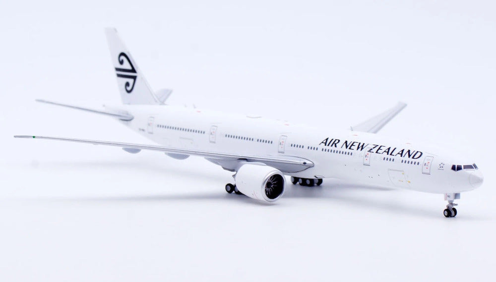 JC WINGS B777-300ER AIR NEW ZEALAND "ALL WHITE" REG: ZK-OKU