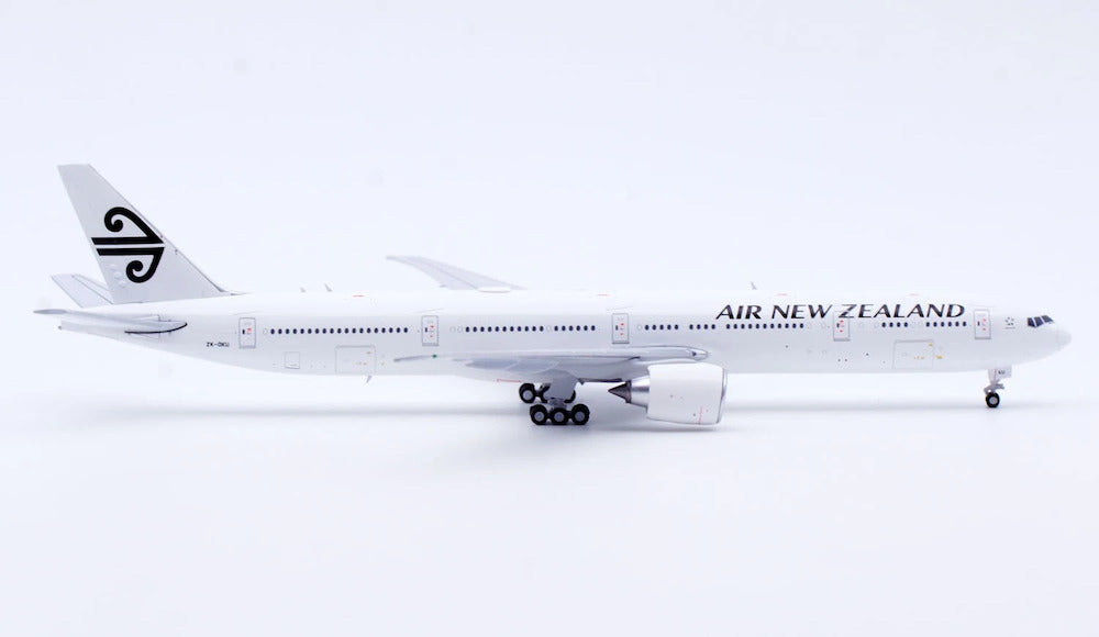 JC WINGS B777-300ER AIR NEW ZEALAND "ALL WHITE" REG: ZK-OKU