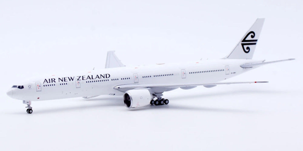 JC WINGS B777-300ER AIR NEW ZEALAND "ALL WHITE" REG: ZK-OKU