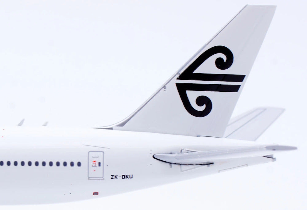 JC WINGS B777-300ER AIR NEW ZEALAND "ALL WHITE" REG: ZK-OKU
