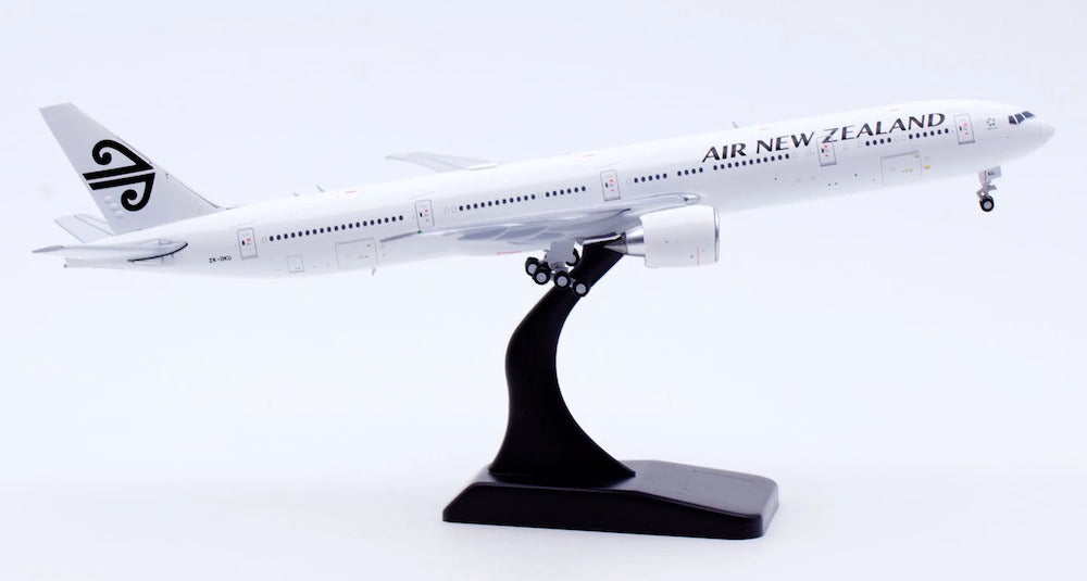 JC WINGS B777-300ER AIR NEW ZEALAND "ALL WHITE" REG: ZK-OKU