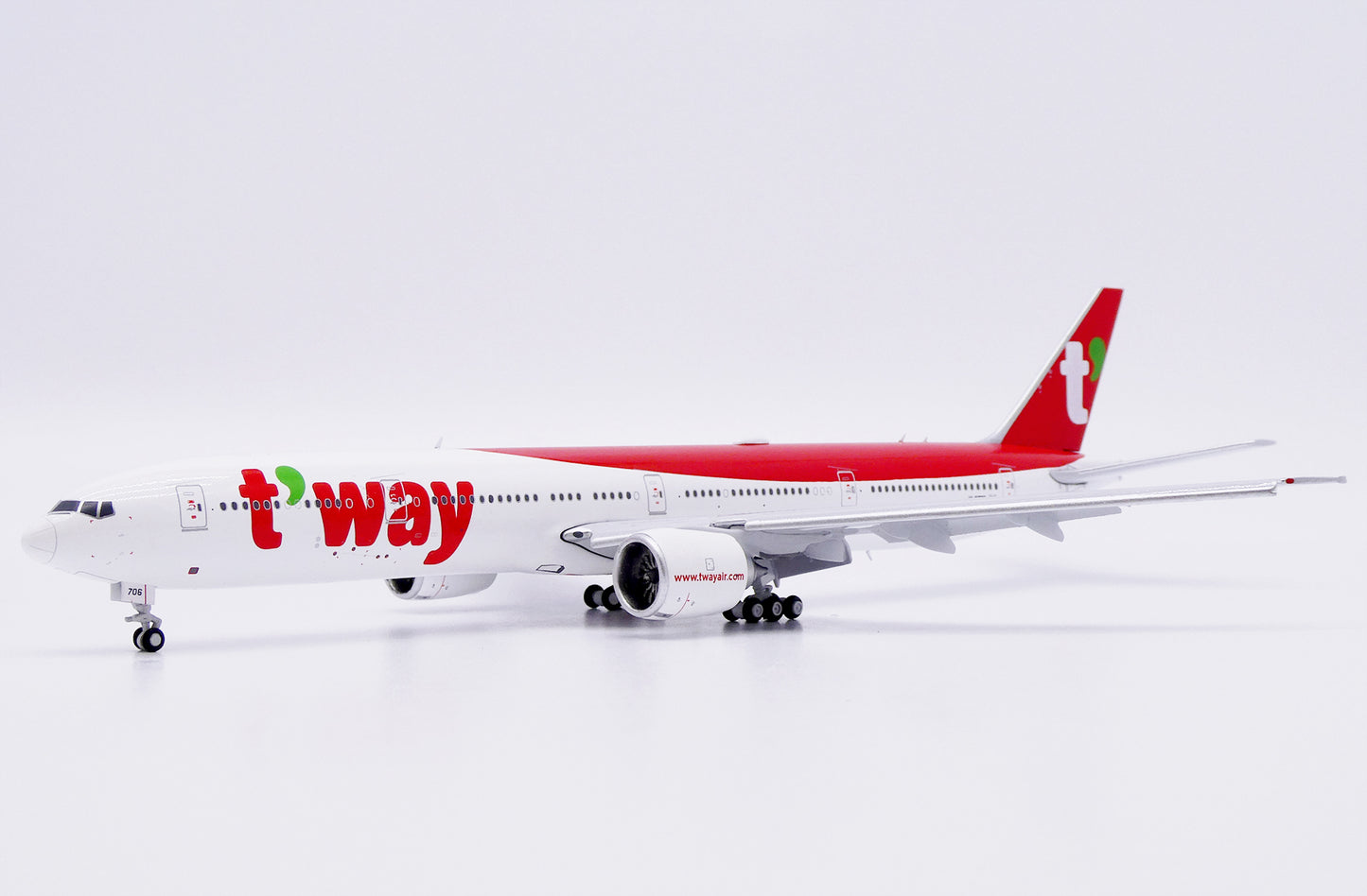JC WINGS B777-300ER T'WAY AIR (FLAPS DOWN) REG: HL8706