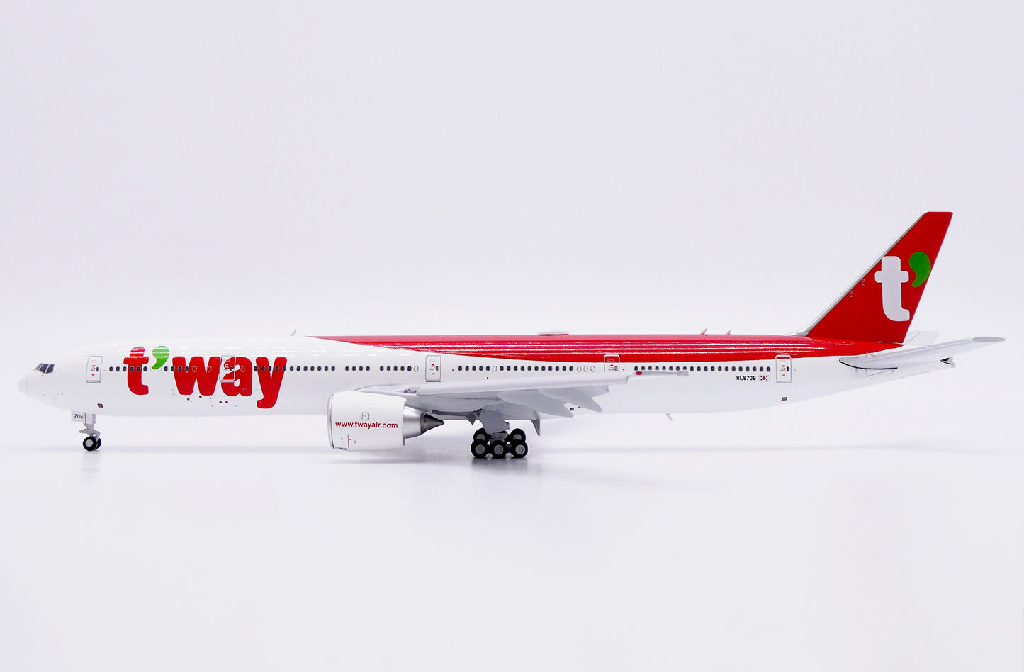 JC WINGS B777-300ER T'WAY AIR (FLAPS DOWN) REG: HL8706