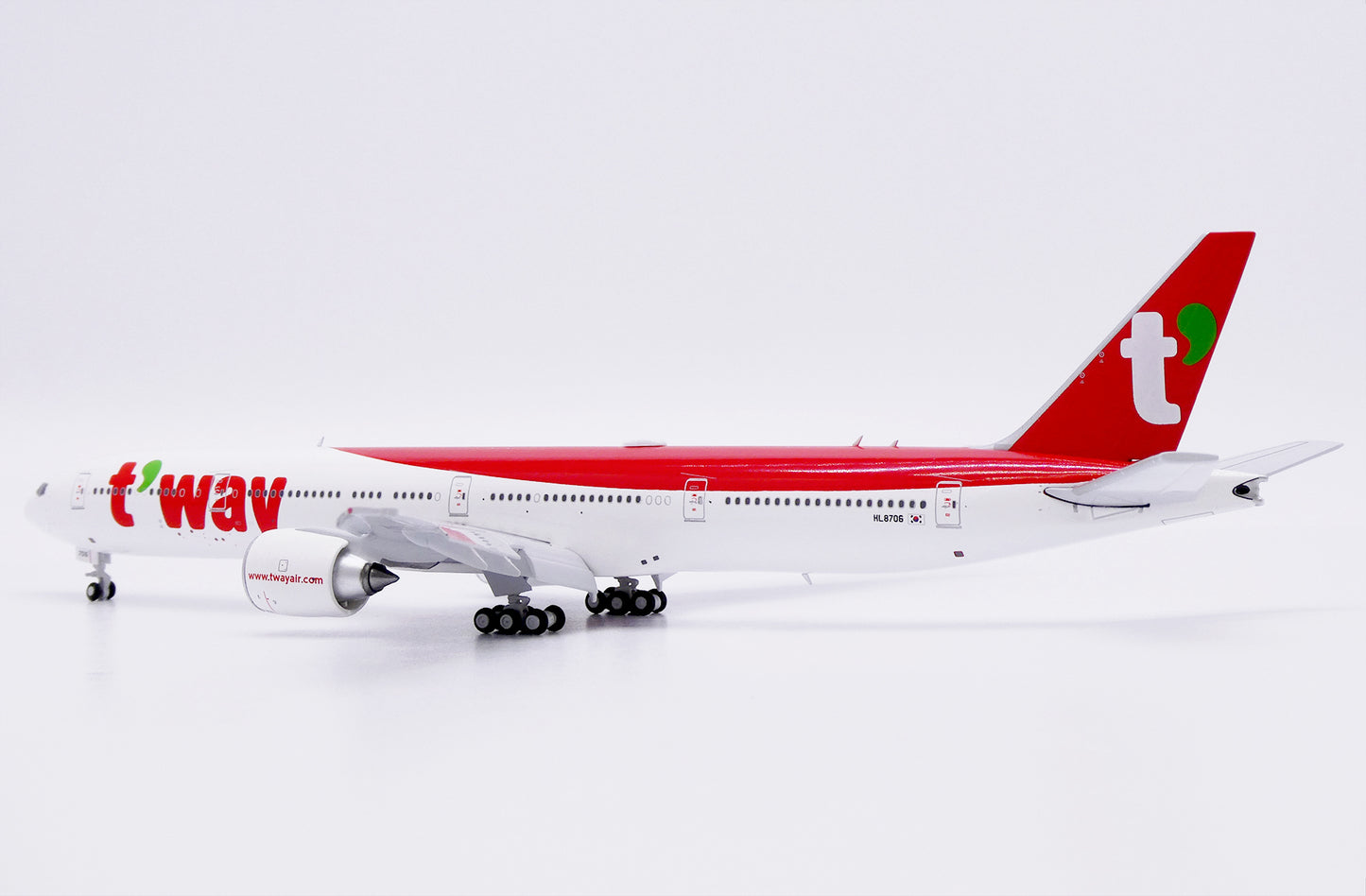 JC WINGS B777-300ER T'WAY AIR (FLAPS DOWN) REG: HL8706