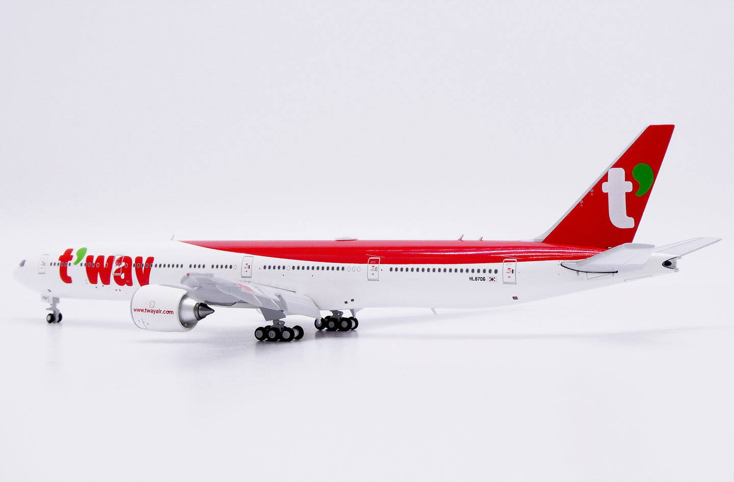 JC WINGS B777-300ER T'WAY AIR (FLAPS DOWN) REG: HL8706