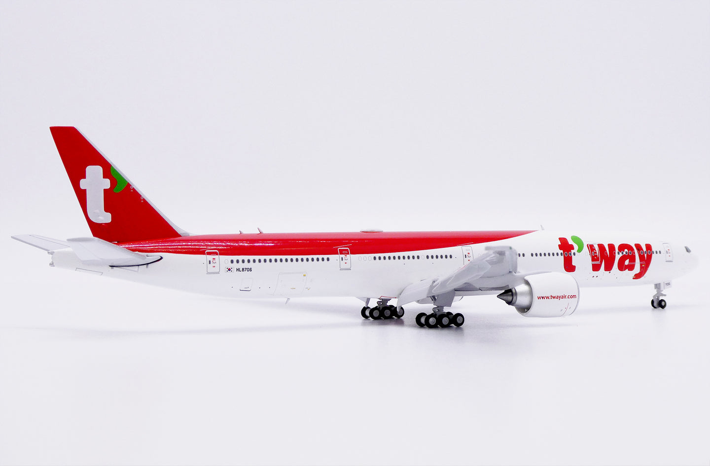JC WINGS B777-300ER T'WAY AIR (FLAPS DOWN) REG: HL8706