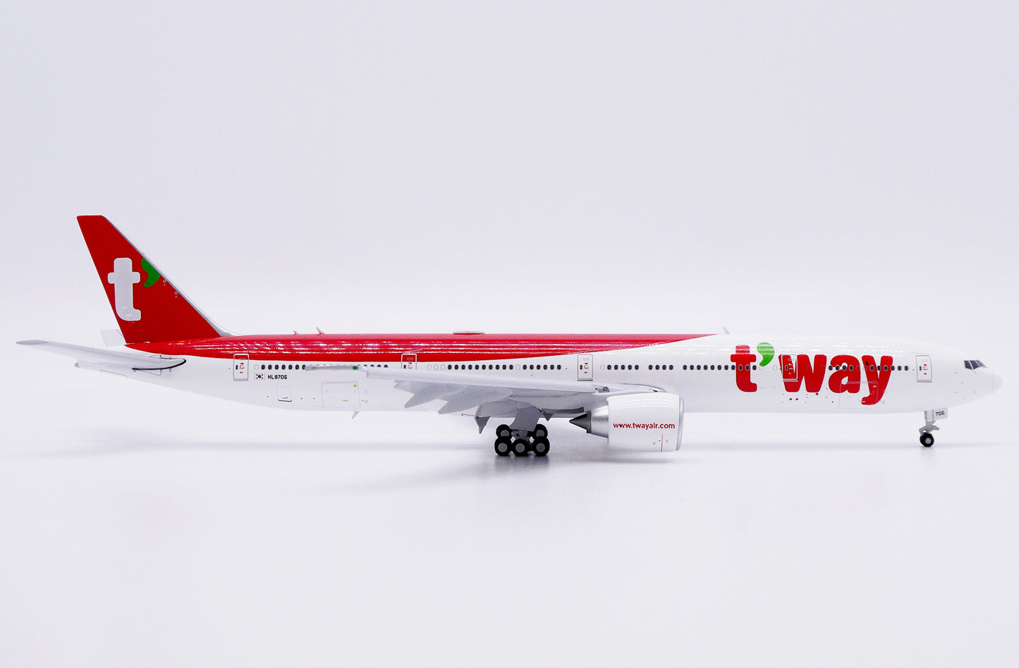 JC WINGS B777-300ER T'WAY AIR (FLAPS DOWN) REG: HL8706