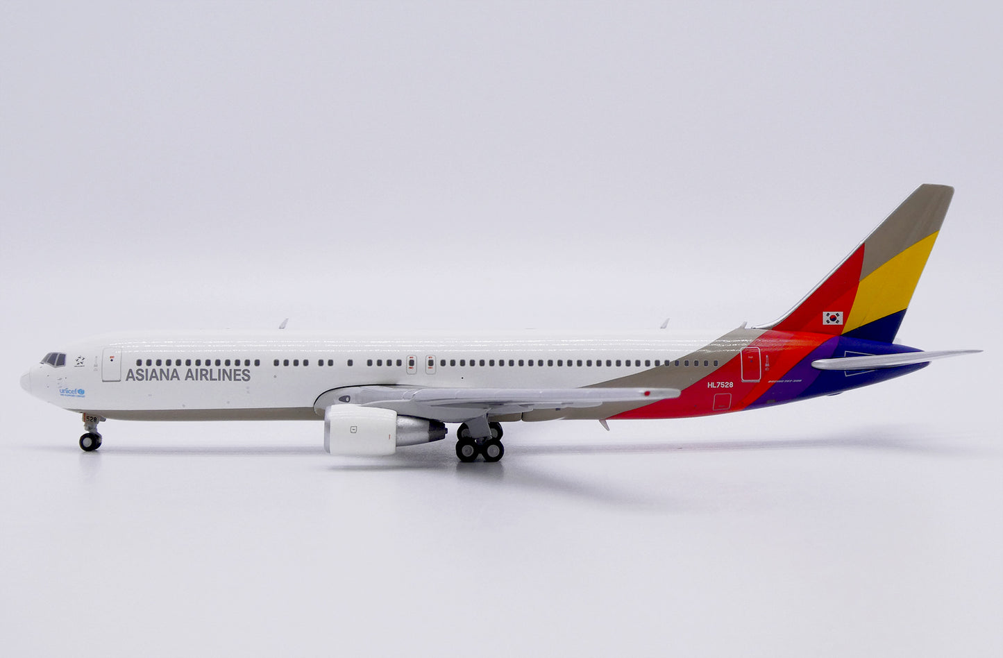 JC WINGS B767-300 ASIANA AIRLINES "LAST FLIGHT" REG: HL7528 WITH ANTENNA