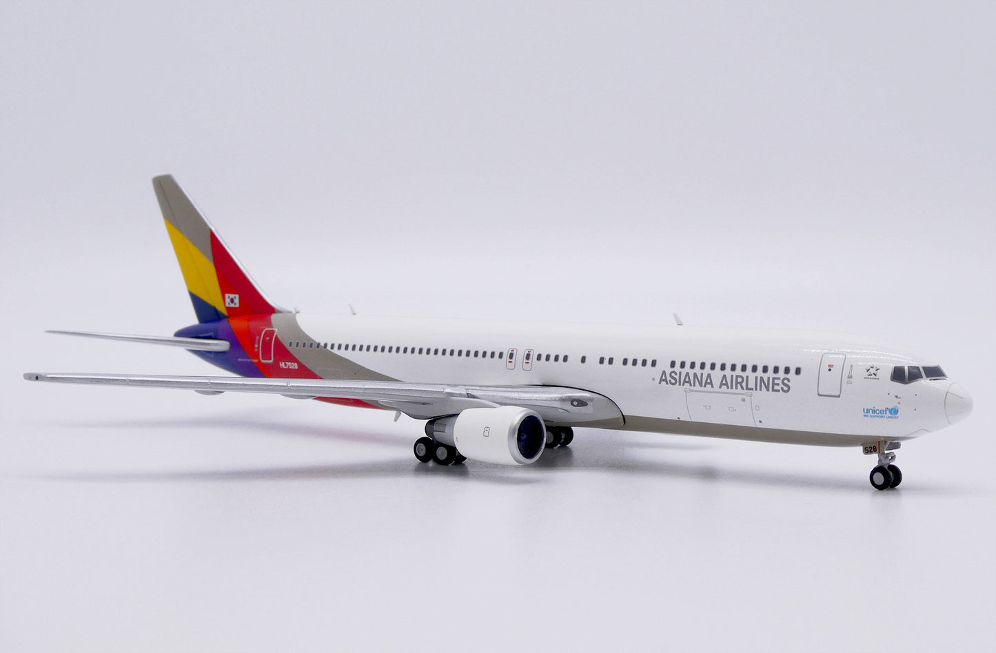JC WINGS B767-300 ASIANA AIRLINES "LAST FLIGHT" REG: HL7528 WITH ANTENNA