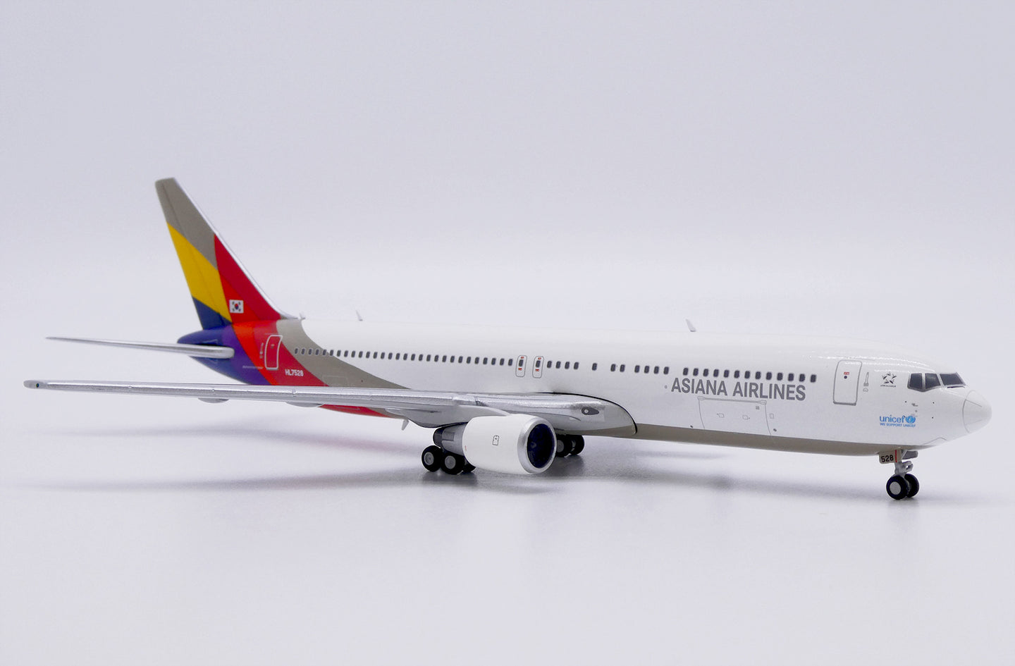 JC WINGS B767-300 ASIANA AIRLINES "LAST FLIGHT" REG: HL7528 WITH ANTENNA