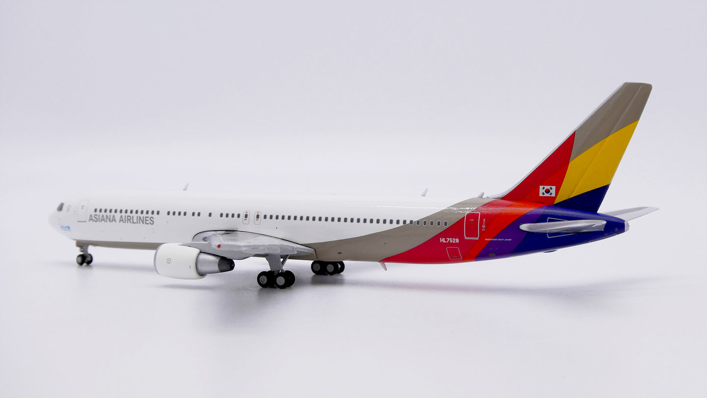 JC WINGS B767-300 ASIANA AIRLINES "LAST FLIGHT" REG: HL7528 WITH ANTENNA