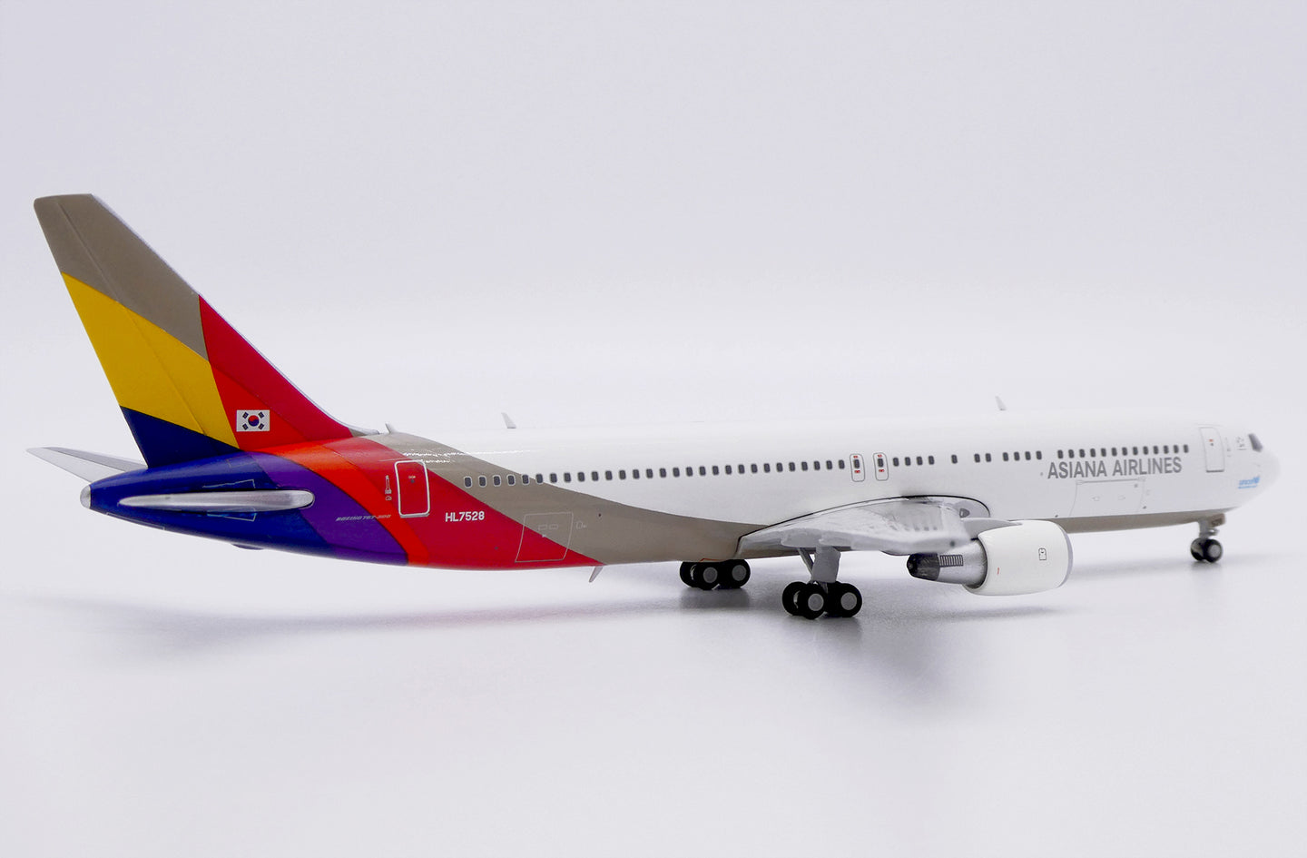 JC WINGS B767-300 ASIANA AIRLINES "LAST FLIGHT" REG: HL7528 WITH ANTENNA