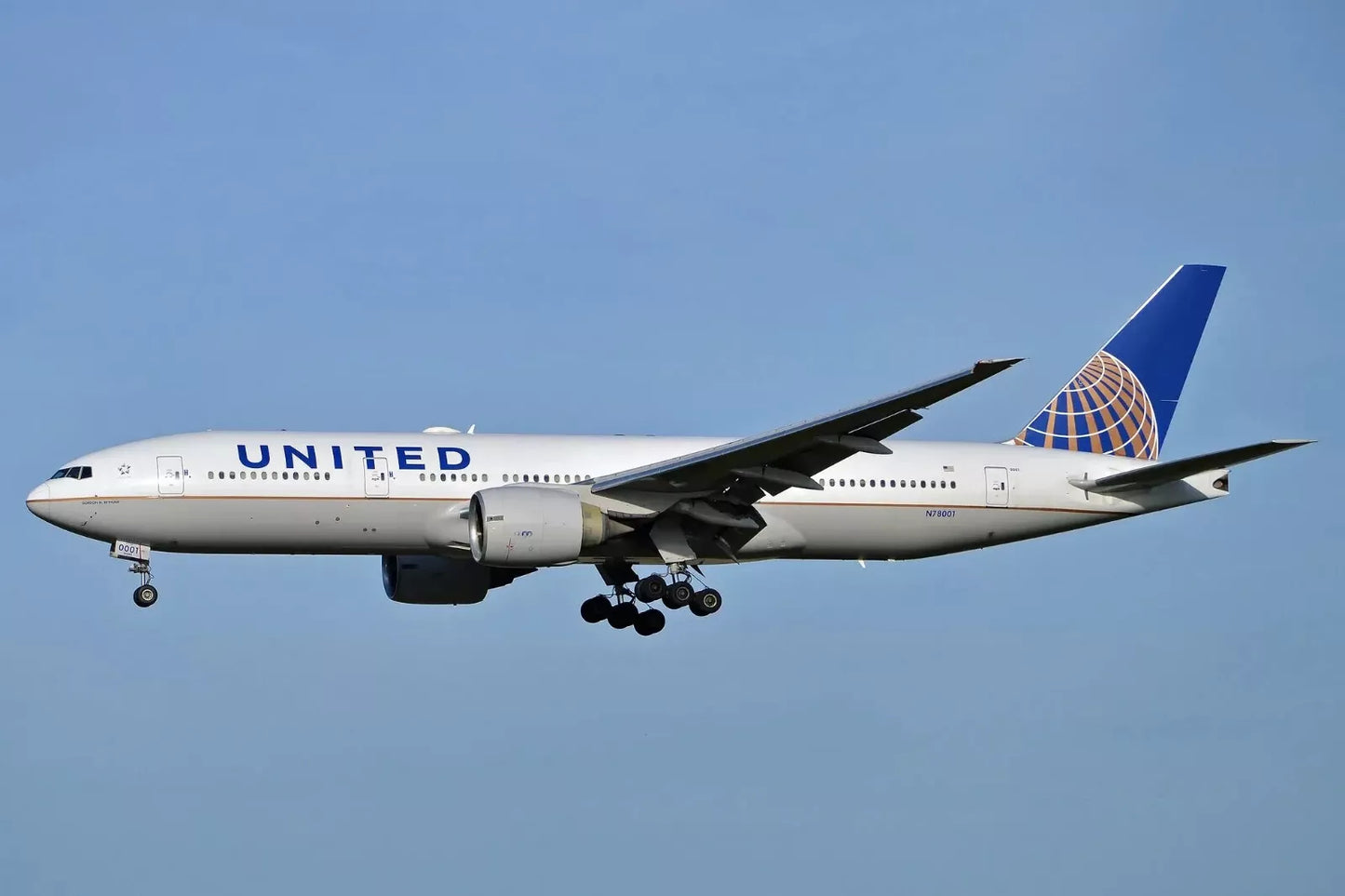 JC WINGS B777-200ER UNITED AIRLINES "GORDON M. BETHUNE" (FLAPS DOWN) REG: N78001