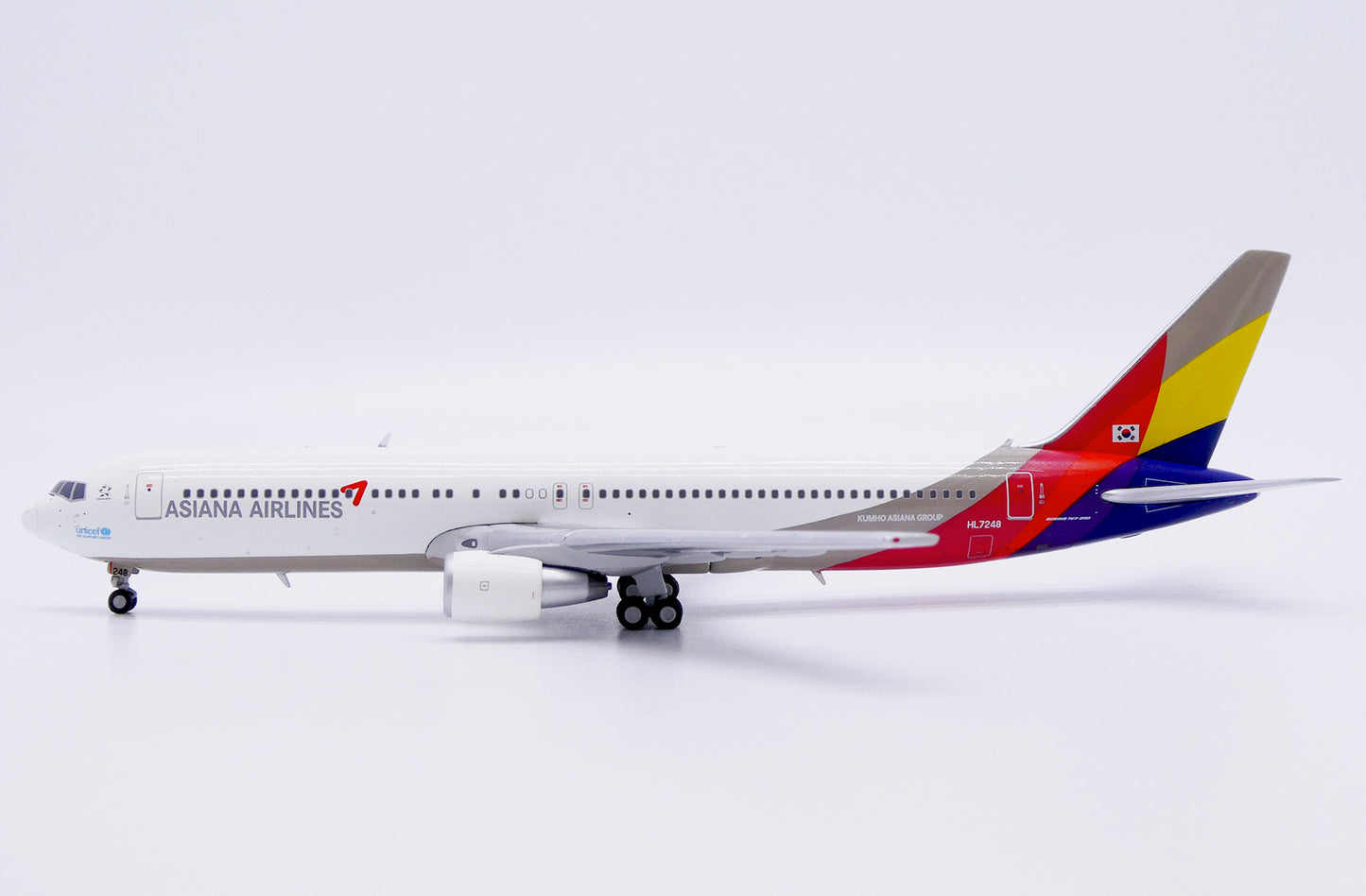 JC WINGS B767-300 ASIANA AIRLINES REG: HL7248
