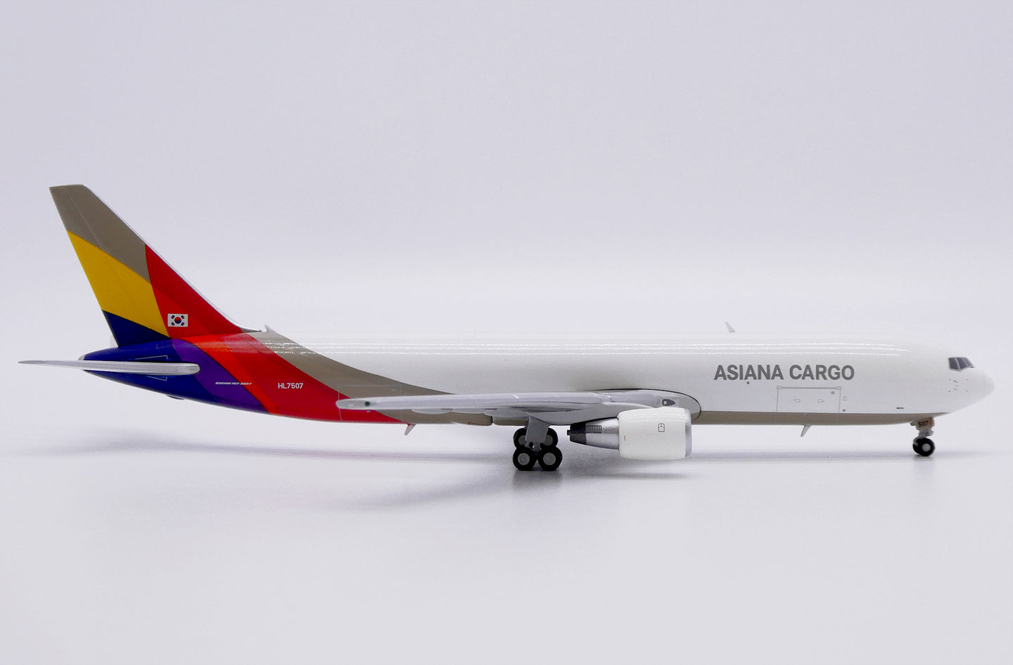 JC WINGS B767-300F ASIANA CARGO REG: HL7507