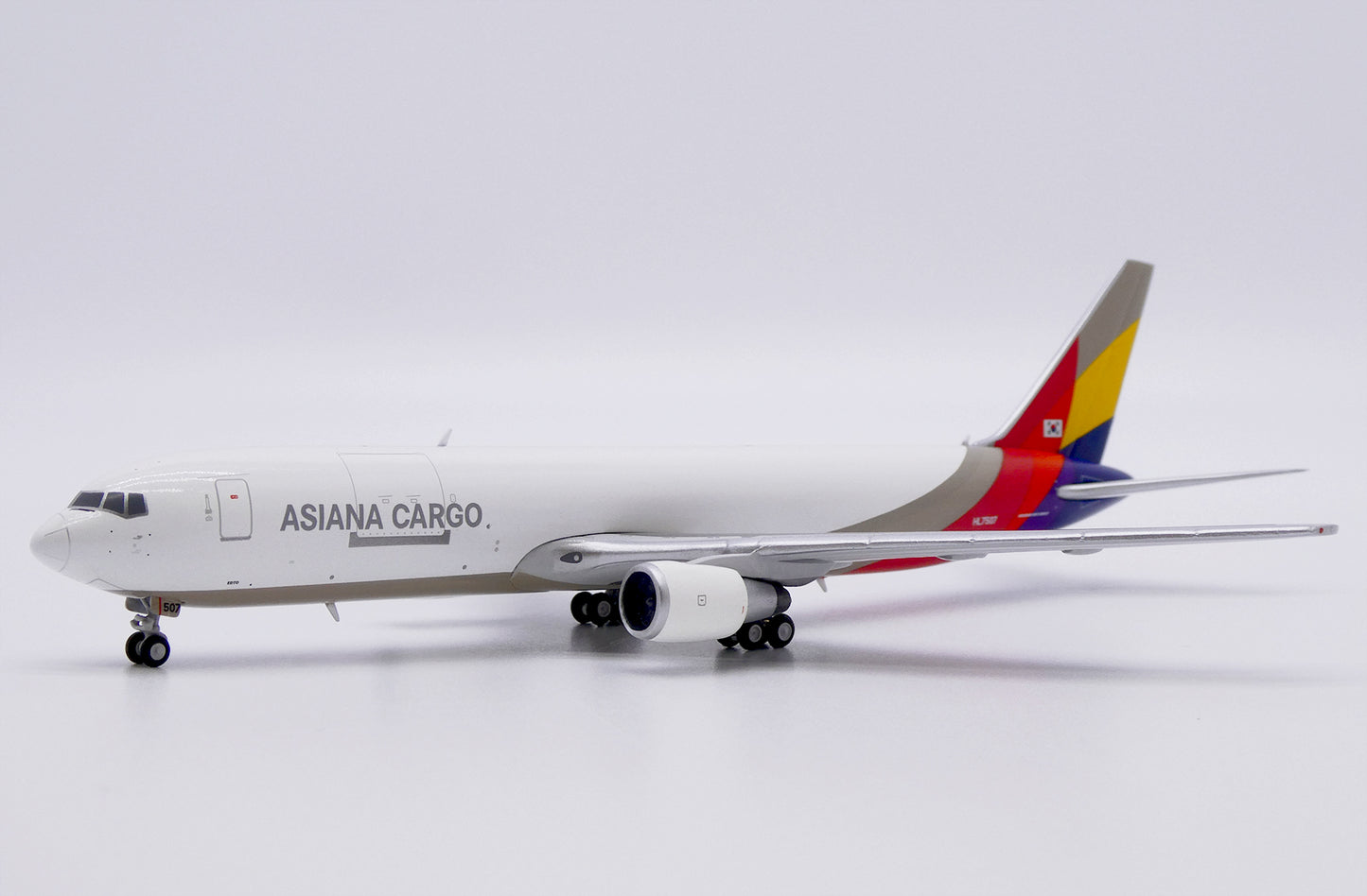 JC WINGS B767-300F ASIANA CARGO REG: HL7507