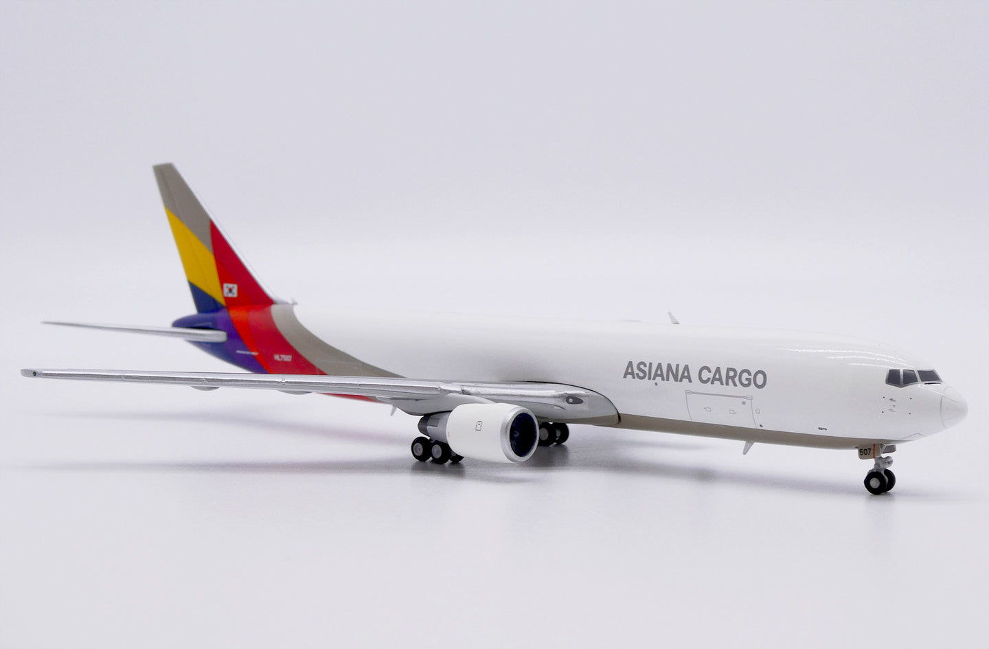 JC WINGS B767-300F ASIANA CARGO REG: HL7507