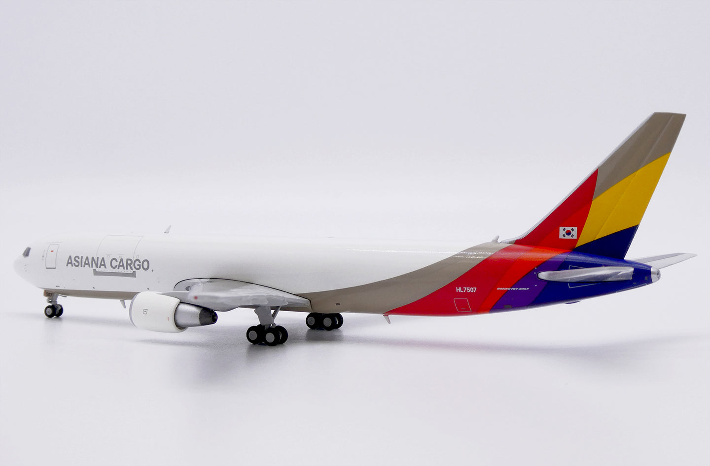 JC WINGS B767-300F ASIANA CARGO REG: HL7507