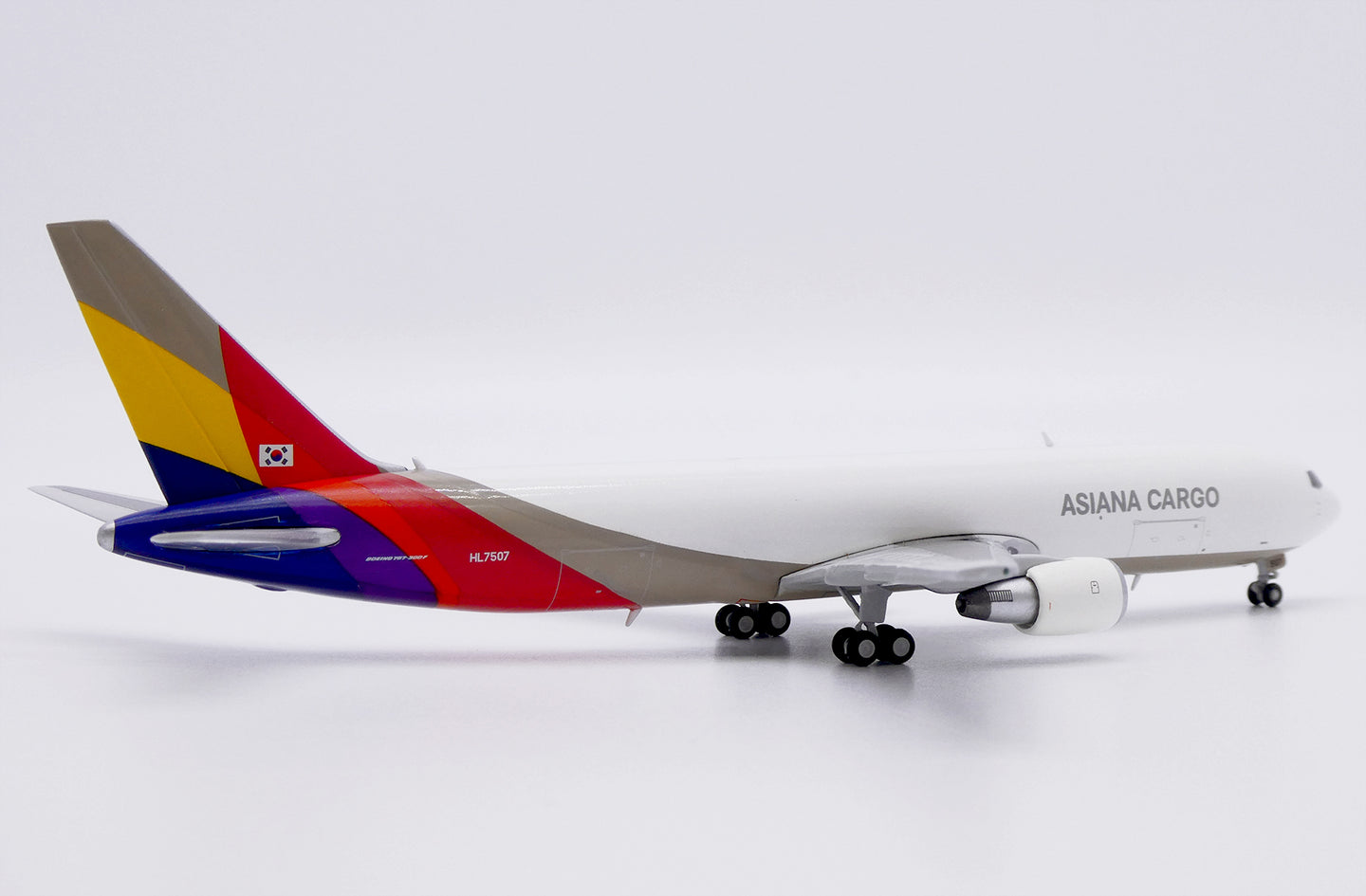 JC WINGS B767-300F ASIANA CARGO REG: HL7507