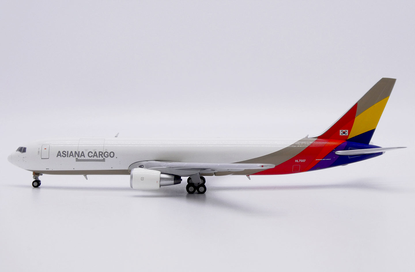 JC WINGS B767-300F ASIANA CARGO REG: HL7507