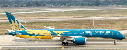 JC WINGS B787-9 VIETNAM AIRLINES "CHIM LAC" (FLAPS DOWN) REG: VN-A868