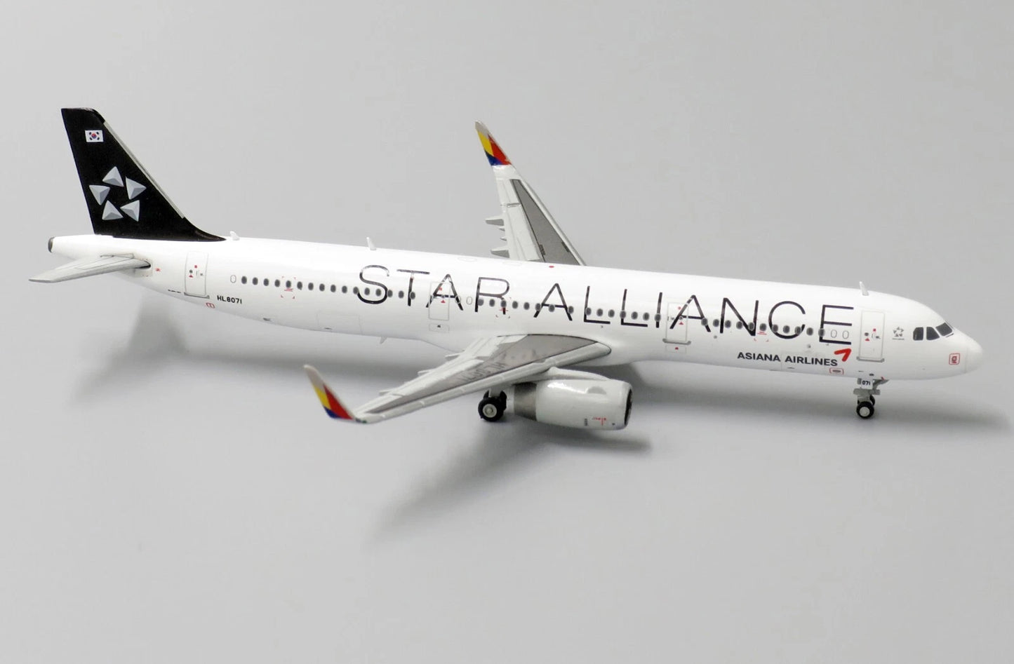 JC WINGS A321 ASIANA AIRLINES STAR ALLIANCE REG: HL8071