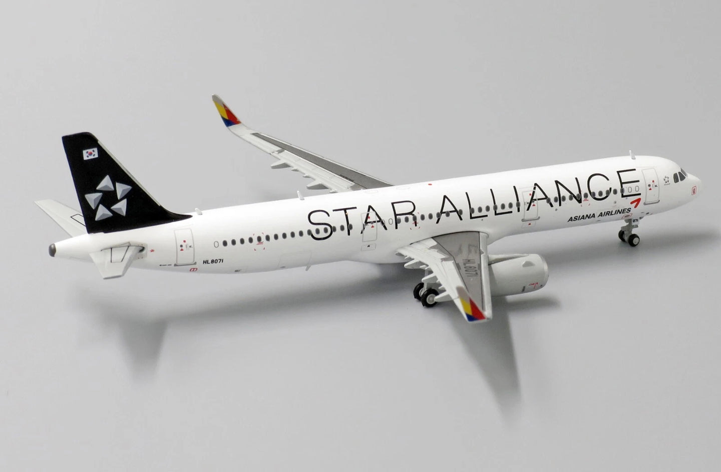 JC WINGS A321 ASIANA AIRLINES STAR ALLIANCE REG: HL8071