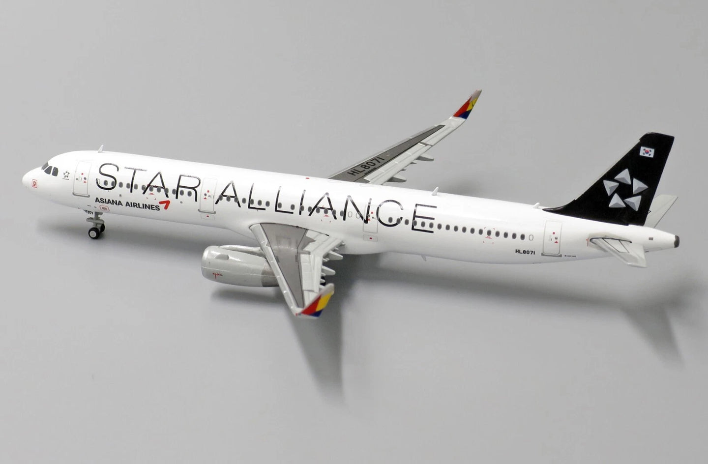 JC WINGS A321 ASIANA AIRLINES STAR ALLIANCE REG: HL8071
