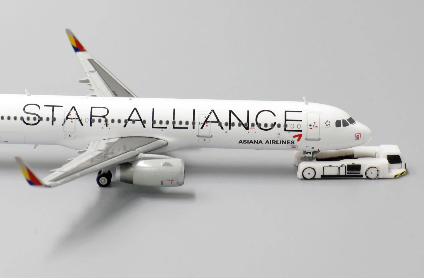 JC WINGS A321 ASIANA AIRLINES STAR ALLIANCE REG: HL8071
