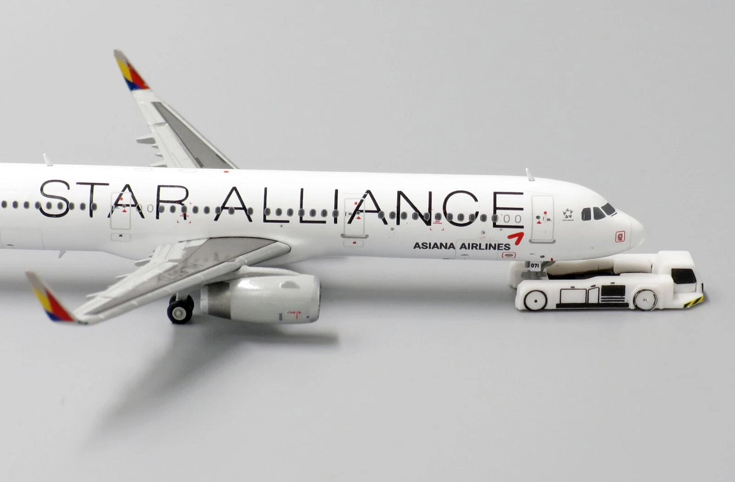 JC WINGS A321 ASIANA AIRLINES STAR ALLIANCE REG: HL8071