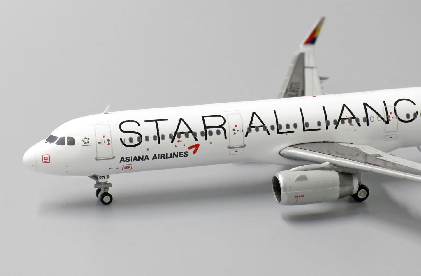 JC WINGS A321 ASIANA AIRLINES STAR ALLIANCE REG: HL8071