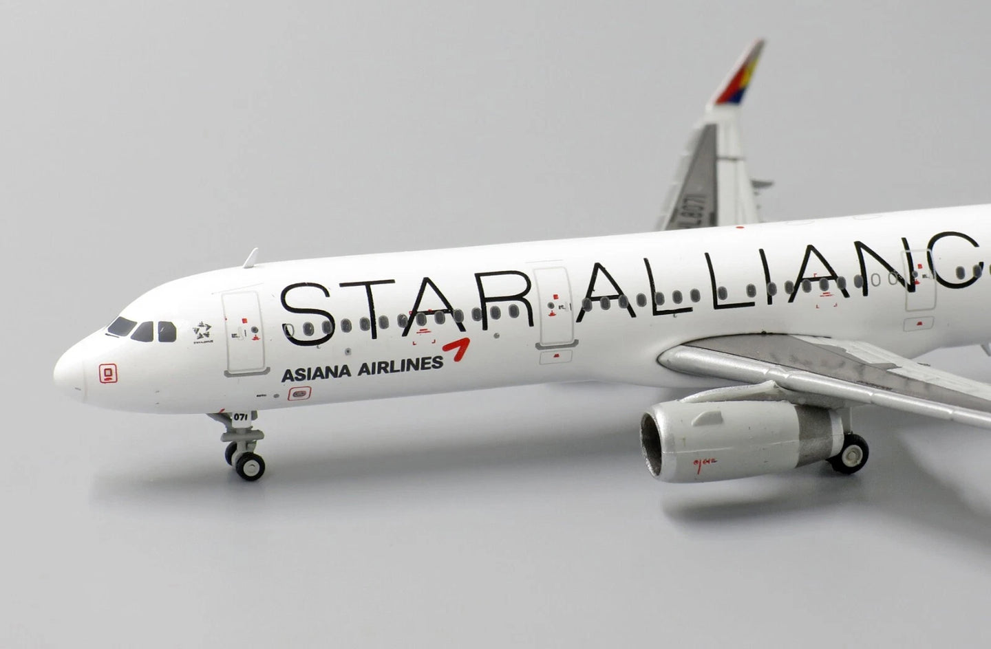 JC WINGS A321 ASIANA AIRLINES STAR ALLIANCE REG: HL8071