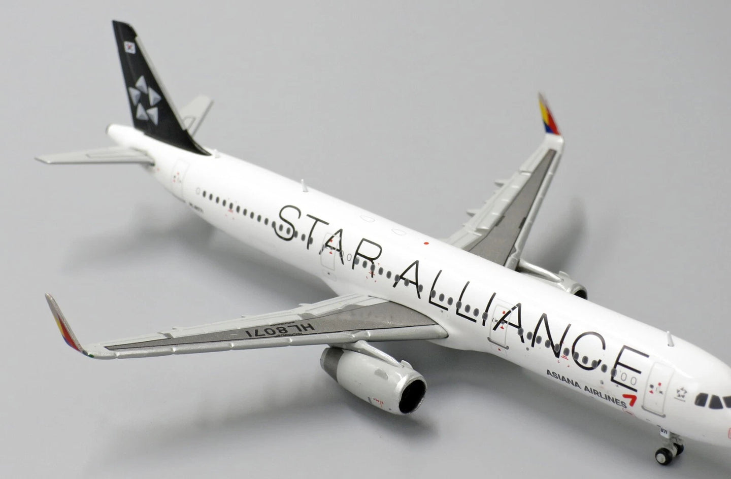 JC WINGS A321 ASIANA AIRLINES STAR ALLIANCE REG: HL8071