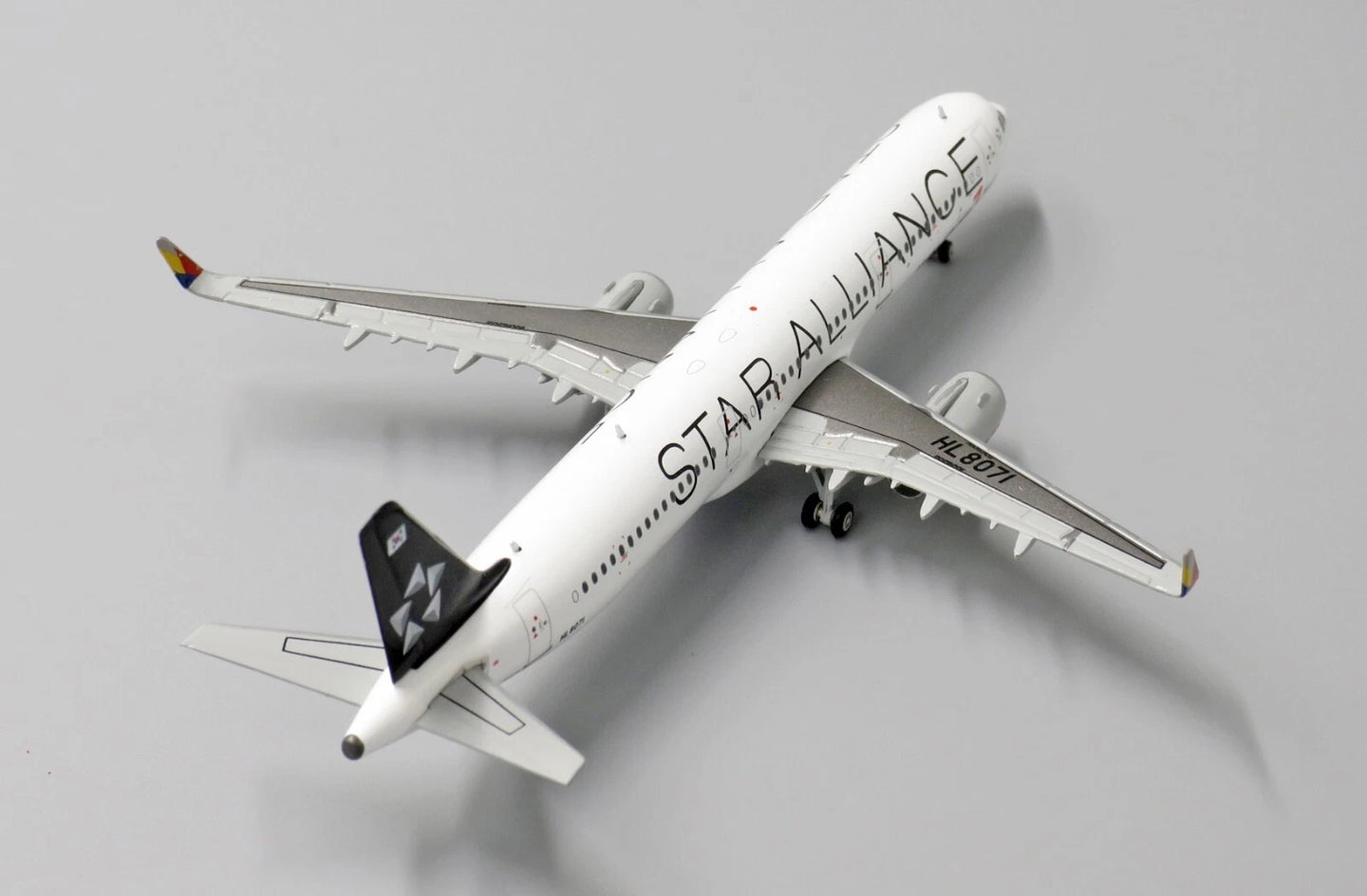 JC WINGS A321 ASIANA AIRLINES STAR ALLIANCE REG: HL8071