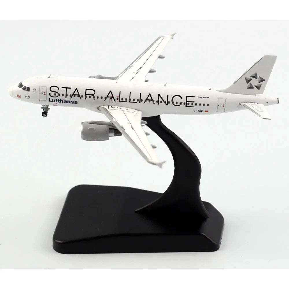 JC WINGS A320 LUFTHANSA "STAR ALLIANCE" REG: D-AIQS