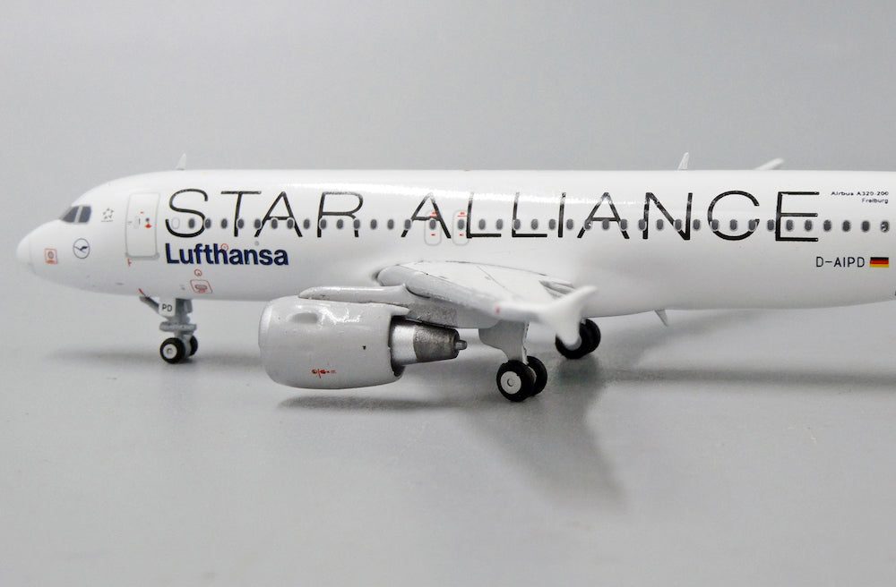 JC WINGS A320 LUFTHANSA "STAR ALLIANCE" REG: D-AIPD WITH ANTENNA