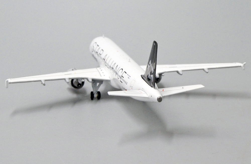 JC WINGS A320 LUFTHANSA "STAR ALLIANCE" REG: D-AIPD WITH ANTENNA