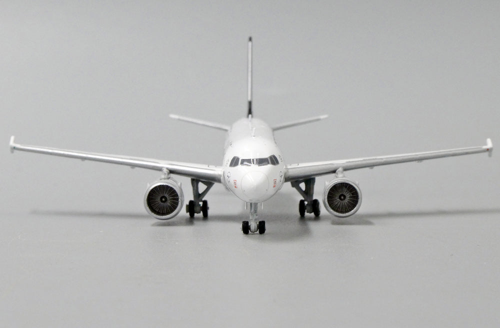 JC WINGS A320 LUFTHANSA "STAR ALLIANCE" REG: D-AIPD WITH ANTENNA
