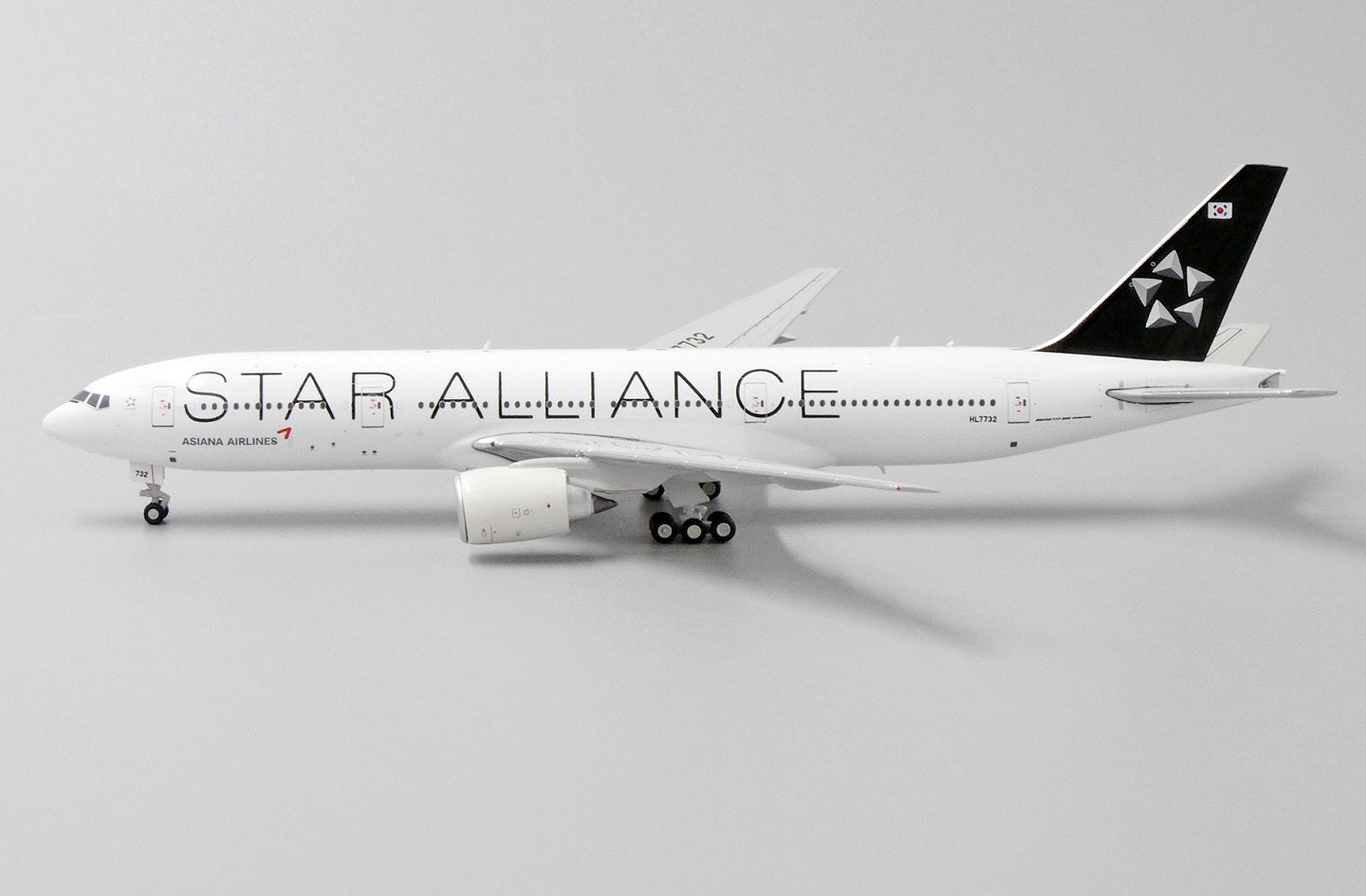 JC WINGS B777-200ER ASIANA AIRLINES "STAR ALLIANCE LIVERY" REG: HL7732