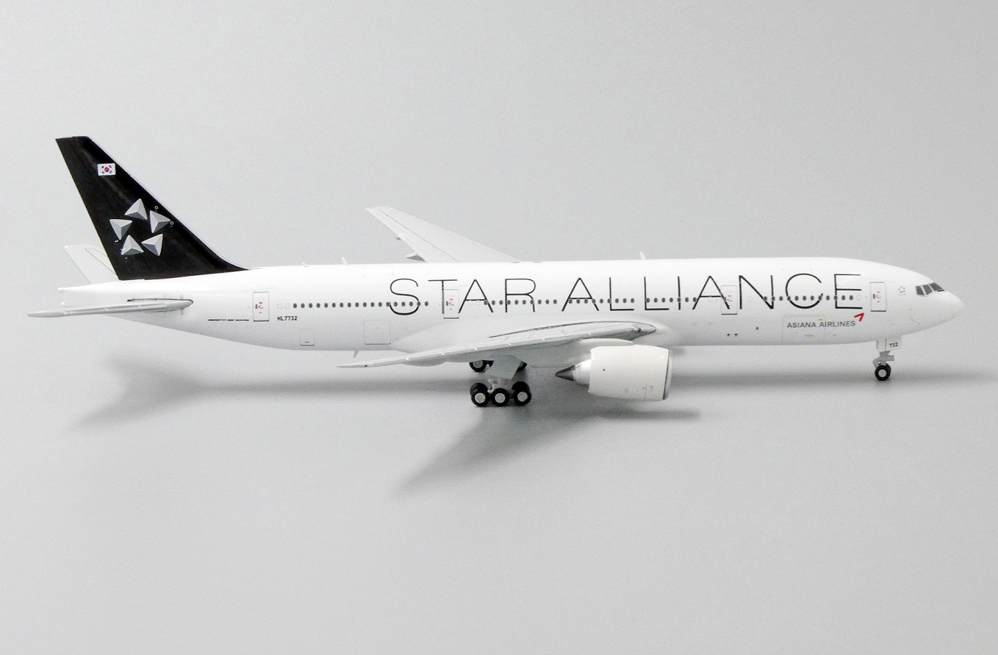 JC WINGS B777-200ER ASIANA AIRLINES "STAR ALLIANCE LIVERY" REG: HL7732