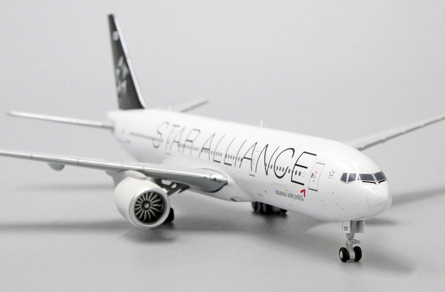 JC WINGS B777-200ER ASIANA AIRLINES "STAR ALLIANCE LIVERY" REG: HL7732