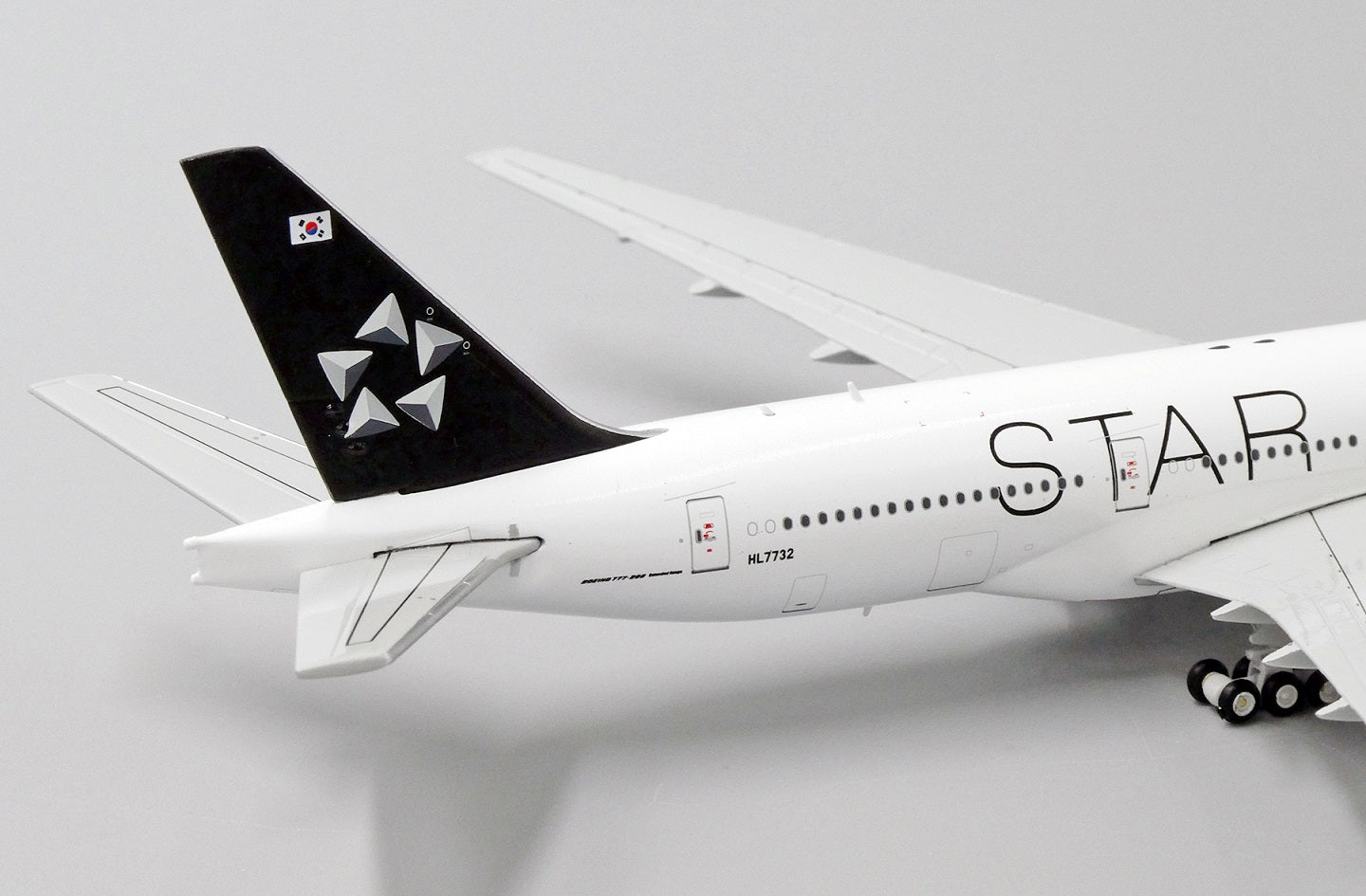 JC WINGS B777-200ER ASIANA AIRLINES "STAR ALLIANCE LIVERY" REG: HL7732