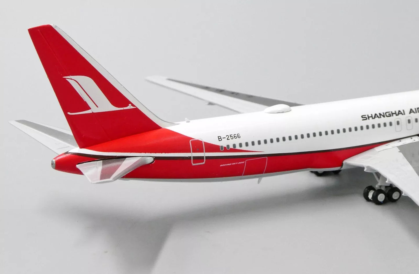 JC WINGS XX4140 1/400 B767-300(ER) SHANGHAI AIRLINES REG: B-2566